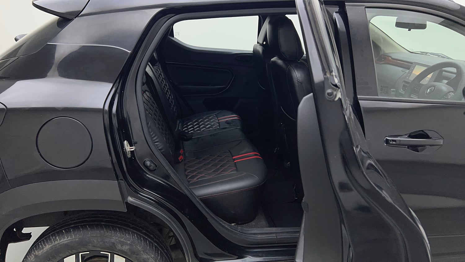 Used 2023 Renault Kiger RXZ MT Petrol Manual interior RIGHT SIDE REAR DOOR CABIN VIEW