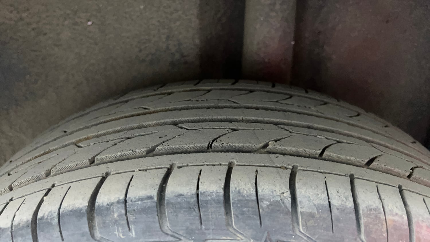 Used 2019 Volkswagen Polo Comfortline 1.0L (P) Petrol Manual tyres LEFT REAR TYRE TREAD VIEW