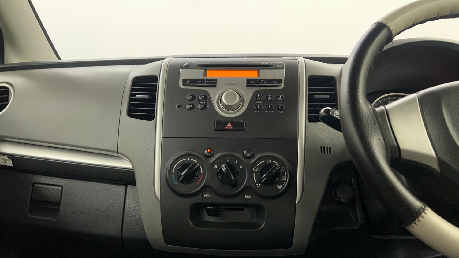 Used 2012 Maruti Suzuki Wagon R 1.0 VXi Petrol Manual interior MUSIC SYSTEM & AC CONTROL VIEW
