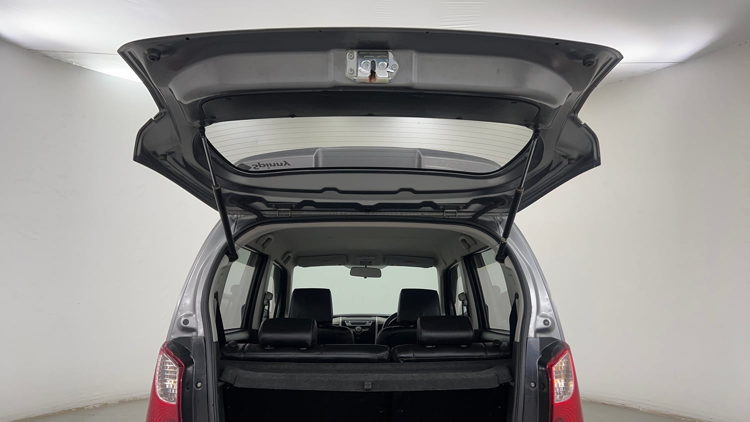 Used 2016 Maruti Suzuki Wagon R 1.0 VXI AMT Petrol Automatic interior DICKY DOOR OPEN VIEW