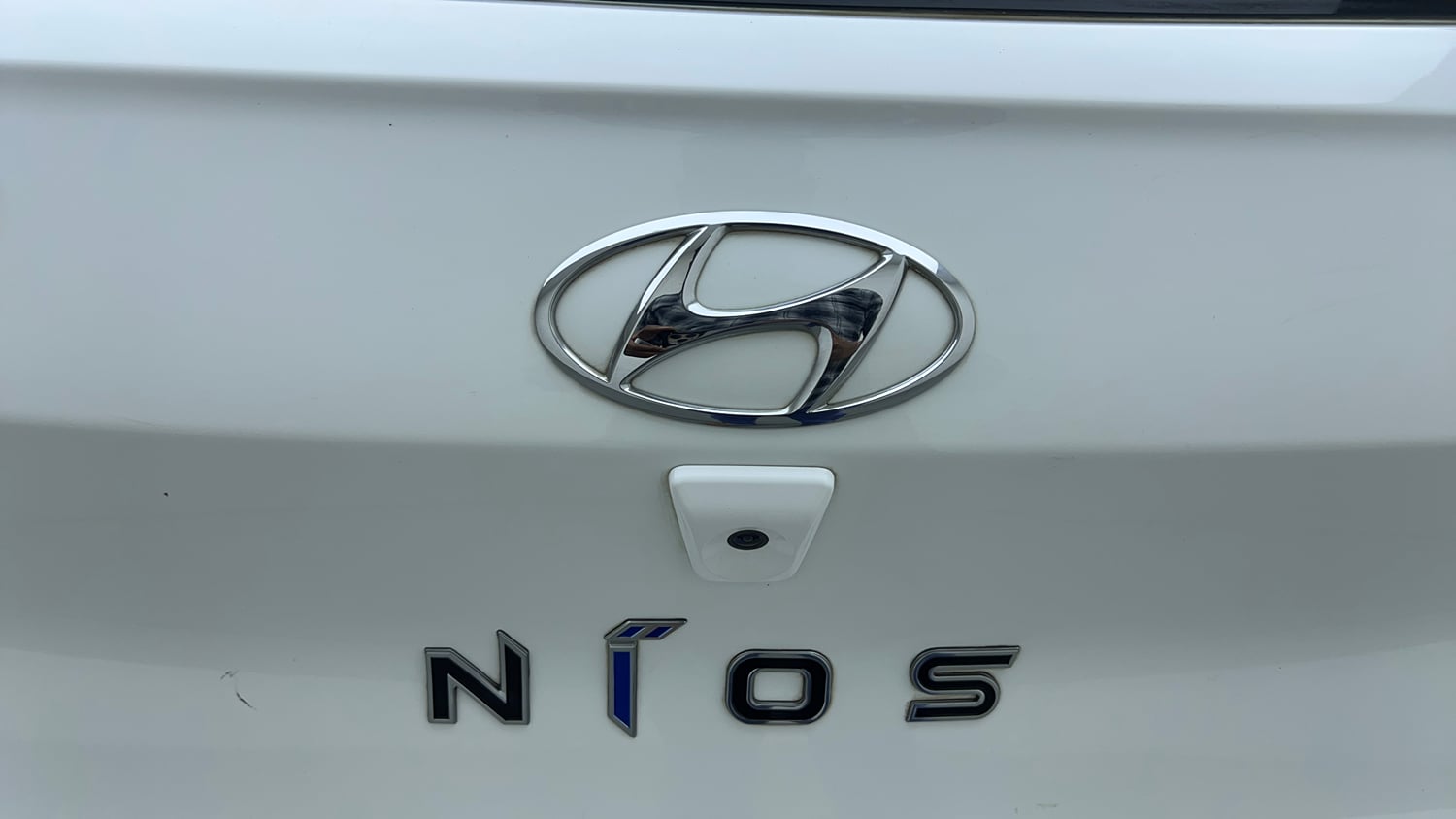 Used 2022 Hyundai Grand i10 Nios Sportz 1.2 Kappa VTVT CNG Cng Manual top_features Rear camera