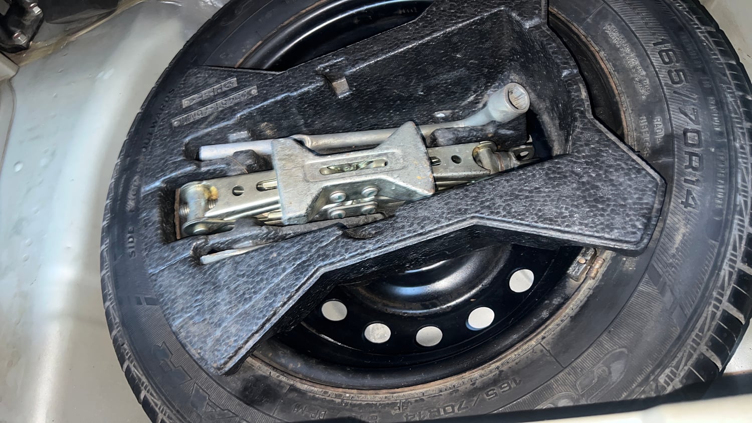 Used 2016 Maruti Suzuki Celerio ZXi AMT Petrol Automatic tyres SPARE TYRE VIEW