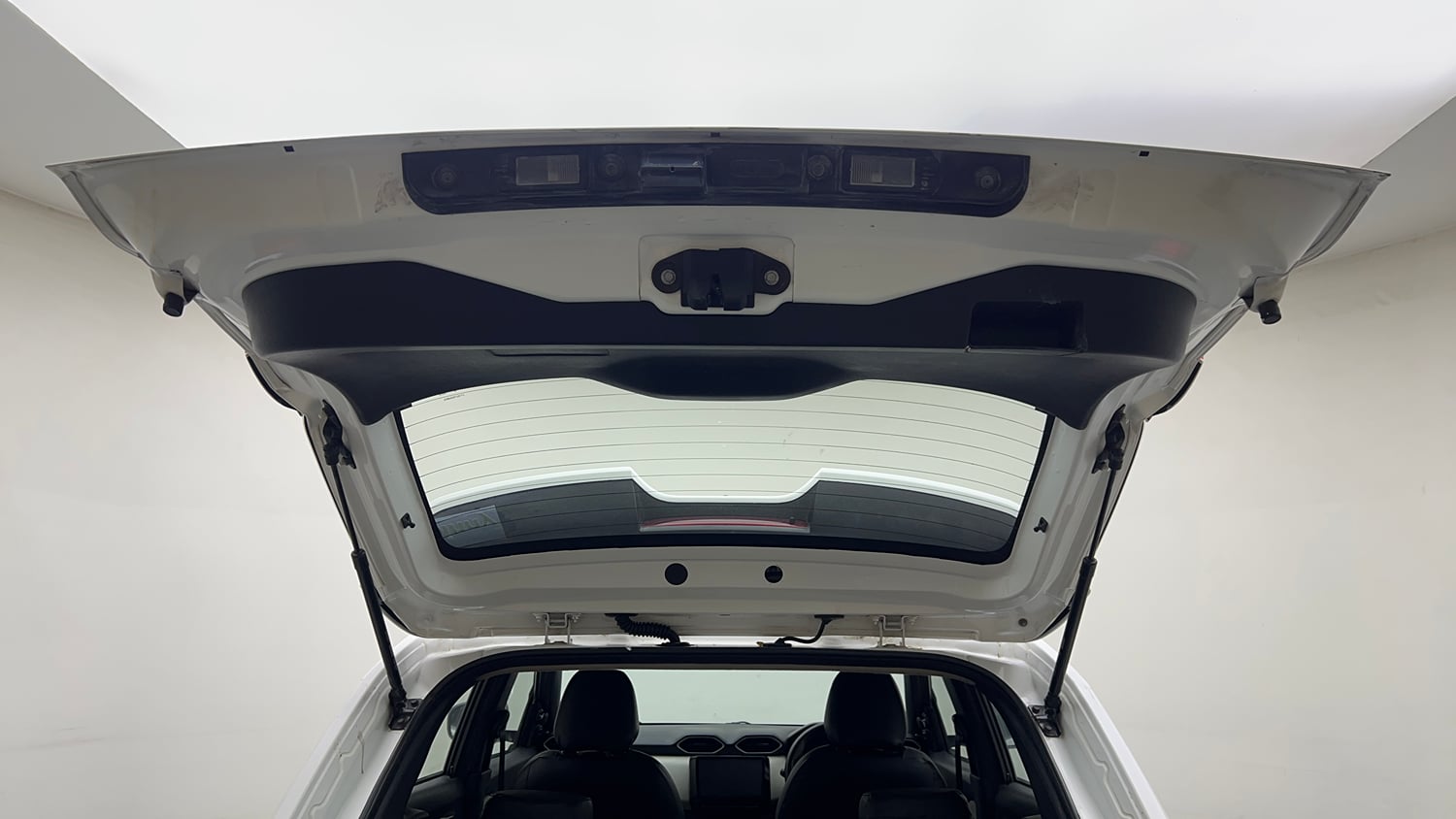 Used 2021 Nissan Magnite XE Petrol Manual interior DICKY DOOR OPEN VIEW