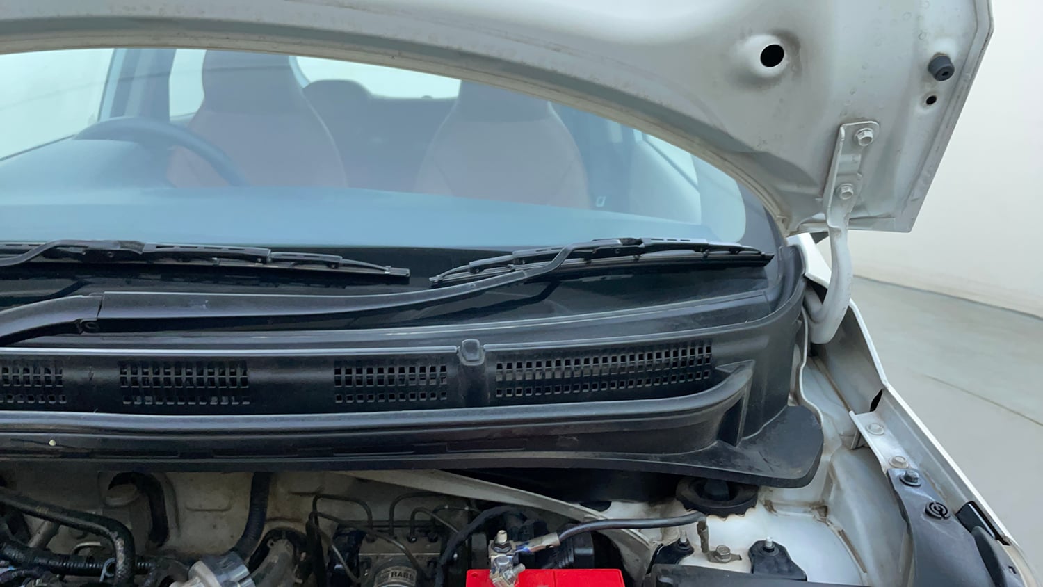 Used 2021 Hyundai Santro Sportz AMT Petrol Automatic engine ENGINE LEFT SIDE HINGE & APRON VIEW