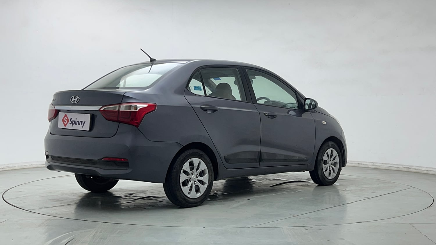 Used 2018 Hyundai Xcent E+ CNG (Outside Fitted) Cng Manual exterior RIGHT REAR CORNER VIEW