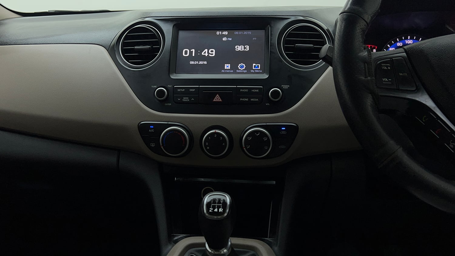 Used 2017 Hyundai Xcent SX Petrol Manual interior MUSIC SYSTEM & AC CONTROL VIEW