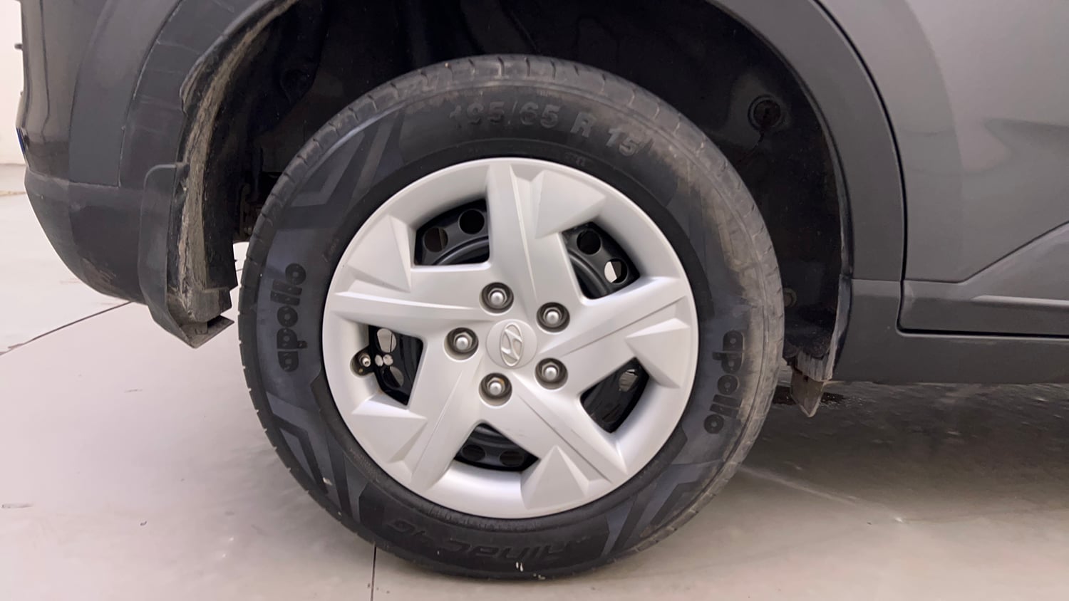 Used 2022 Hyundai Venue SX 1.2 Petrol Petrol Manual tyres RIGHT REAR TYRE RIM VIEW