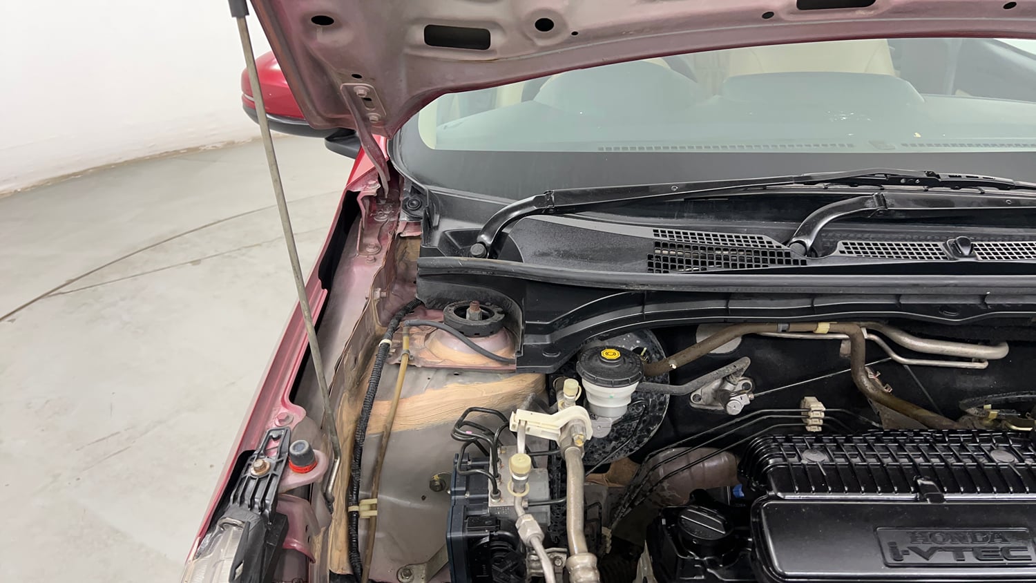 Used 2018 Honda Amaze 1.2 V MT Petrol Petrol Manual engine ENGINE RIGHT SIDE HINGE & APRON VIEW