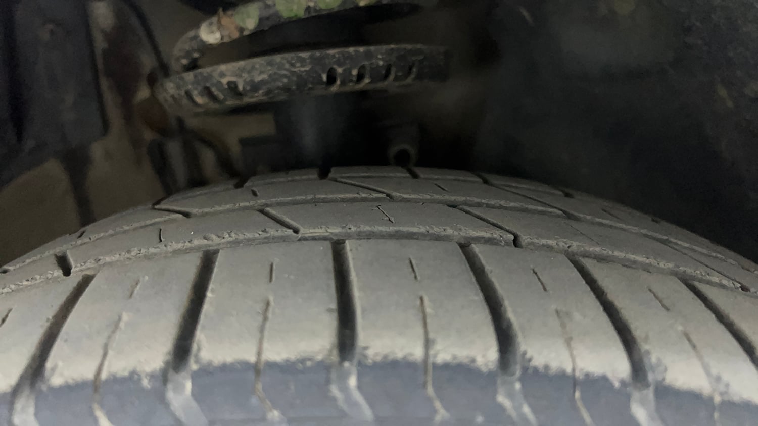 Used 2017 Volkswagen Polo Comfortline 1.2L (P) Petrol Manual tyres RIGHT FRONT TYRE TREAD VIEW
