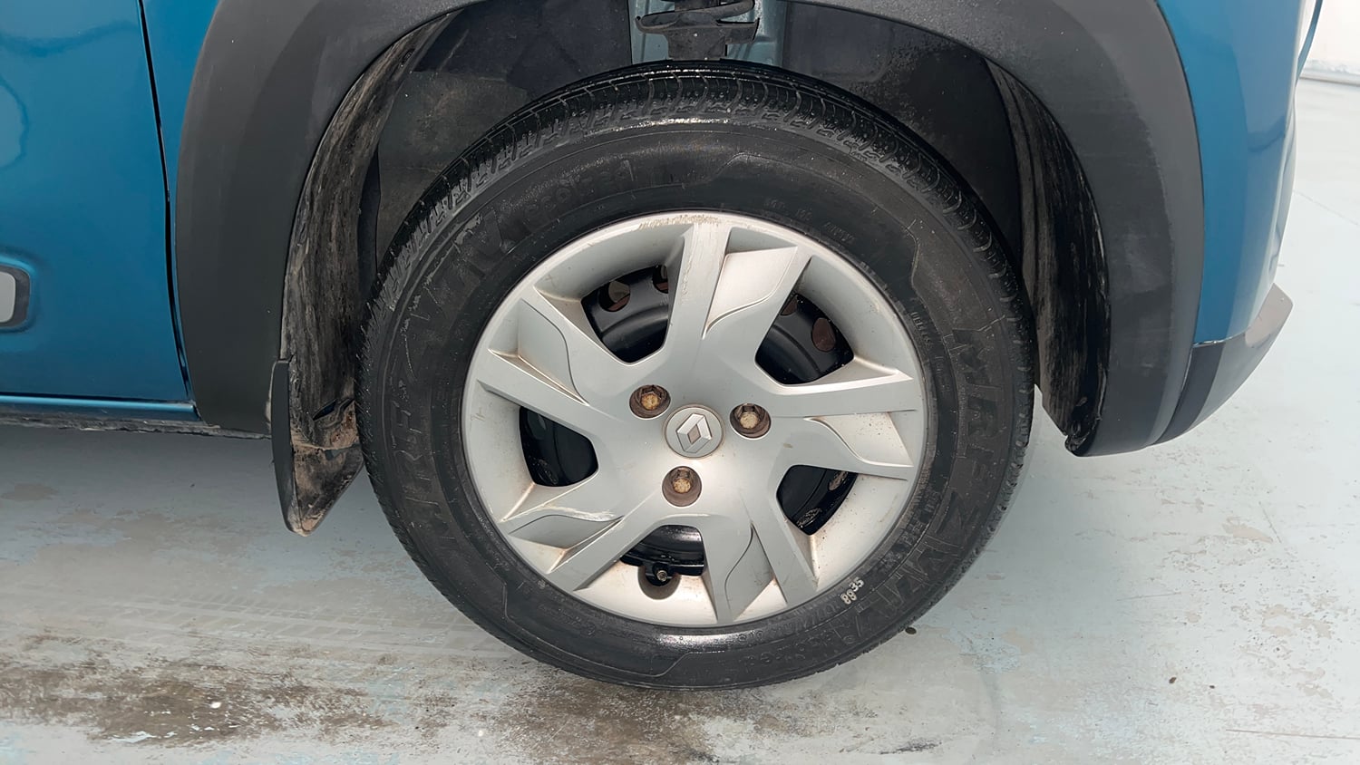 Used 2021 Renault Kwid RXT 1.0 (O) Petrol Manual tyres RIGHT FRONT TYRE RIM VIEW