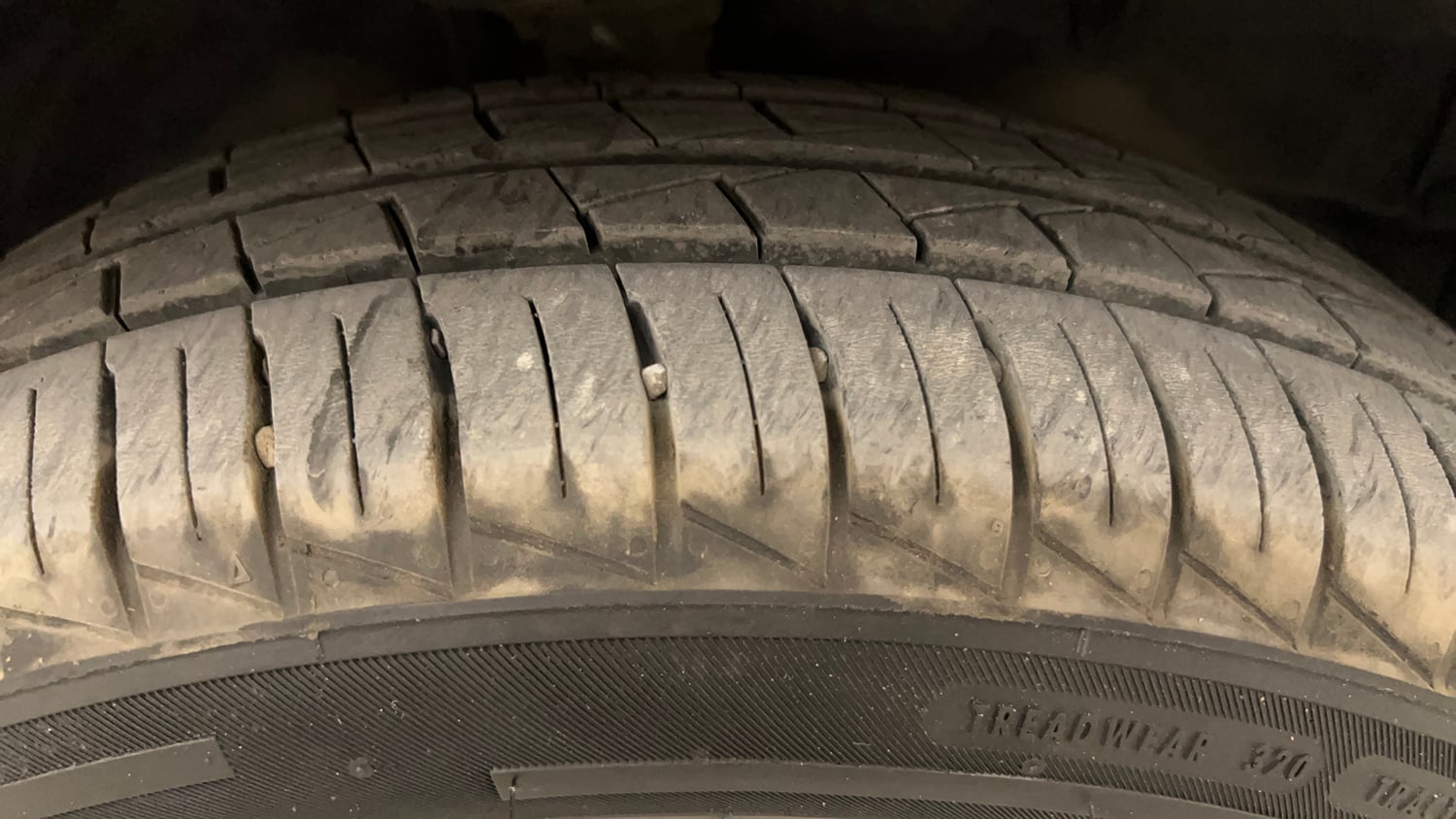 Used 2012 Maruti Suzuki Wagon R 1.0 VXi Petrol Manual tyres RIGHT FRONT TYRE TREAD VIEW