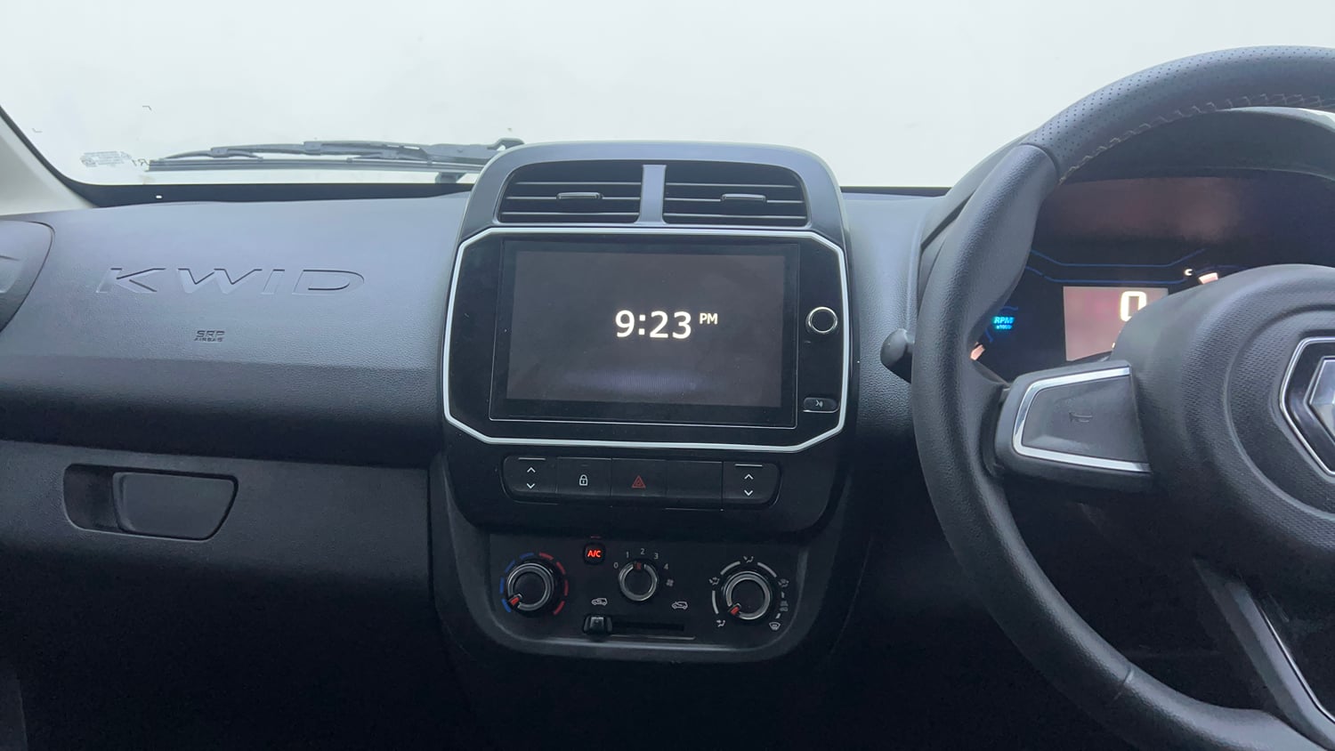 Used 2023 Renault Kwid CLIMBER Petrol Manual interior MUSIC SYSTEM & AC CONTROL VIEW
