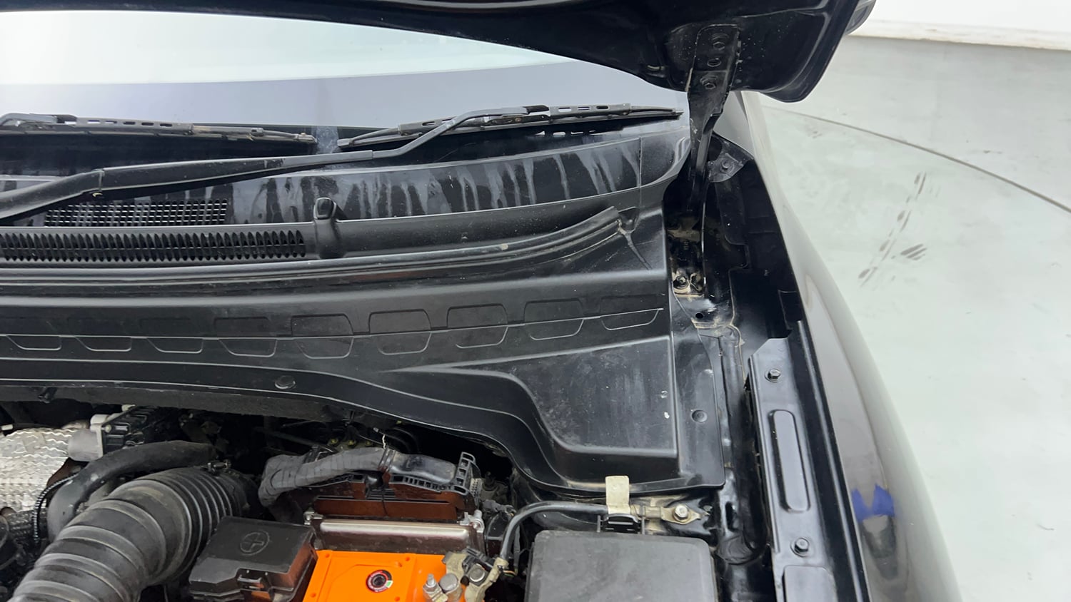 Used 2022 Kia Sonet HTX 1.5 AT Diesel Automatic engine ENGINE LEFT SIDE HINGE & APRON VIEW