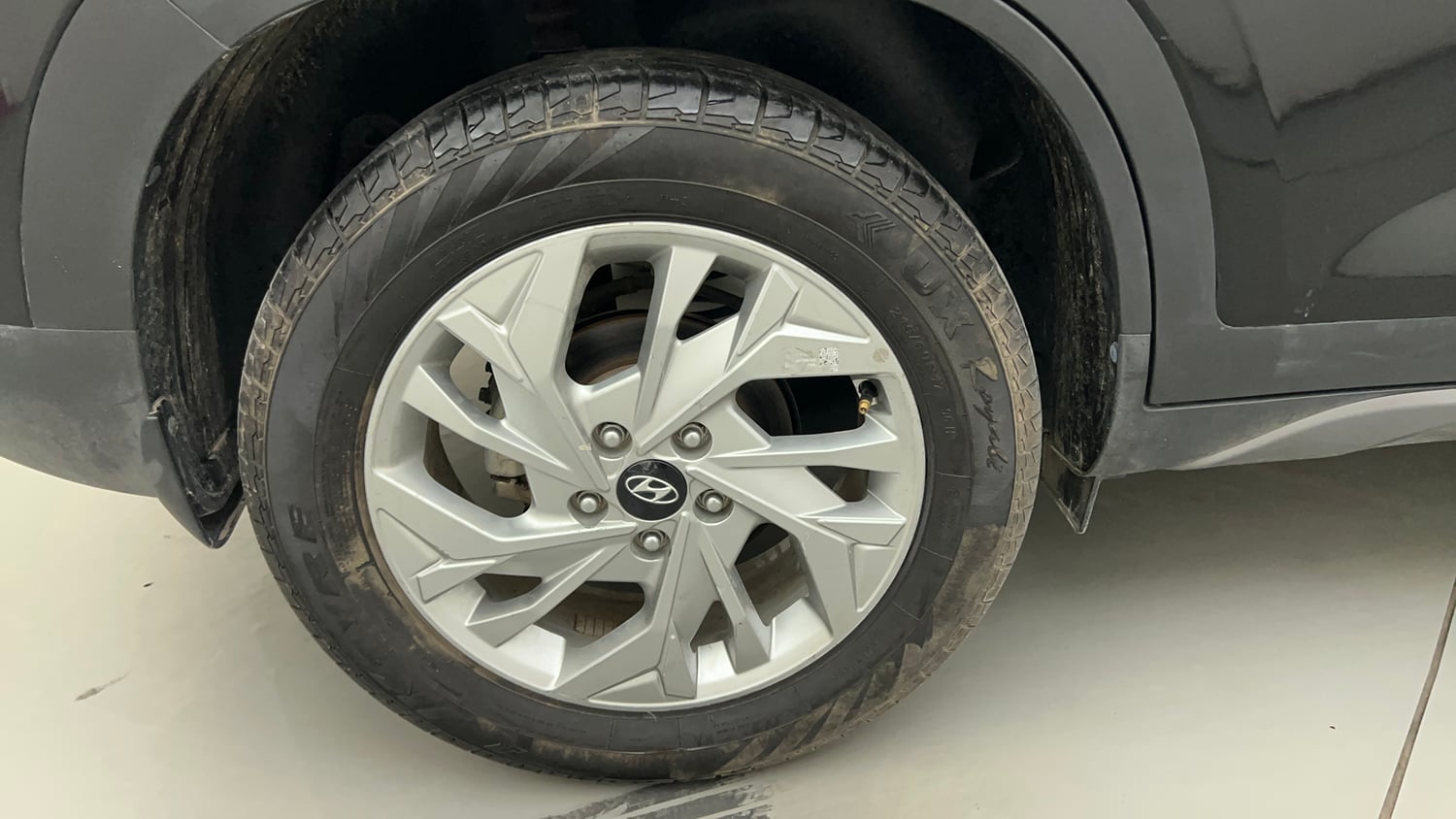 Used 2023 Hyundai Creta SX 1.5 Petrol Petrol Manual tyres RIGHT REAR TYRE RIM VIEW
