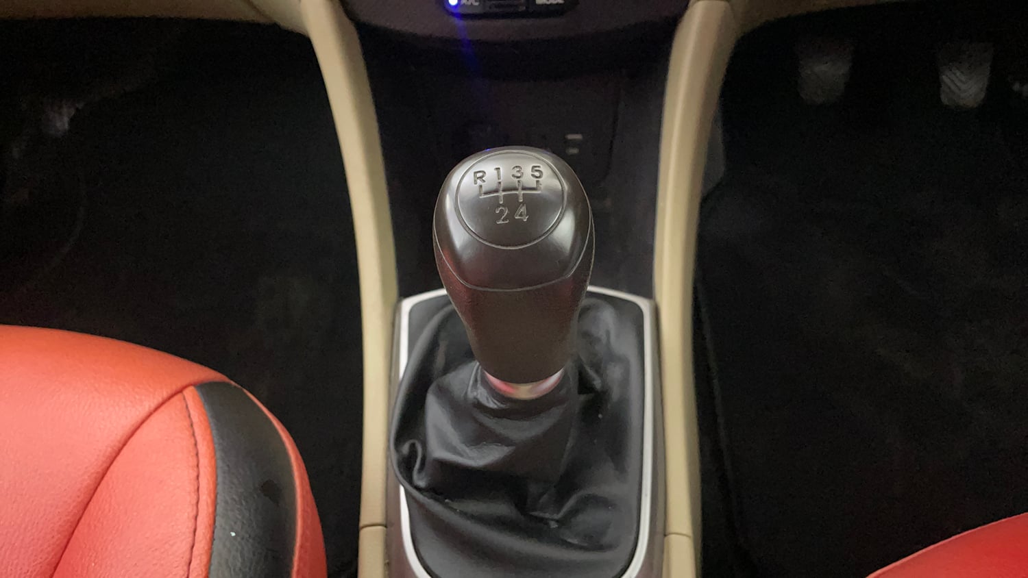 Used 2016 Hyundai Verna 1.6 VTVT SX Petrol Manual interior GEAR  KNOB VIEW