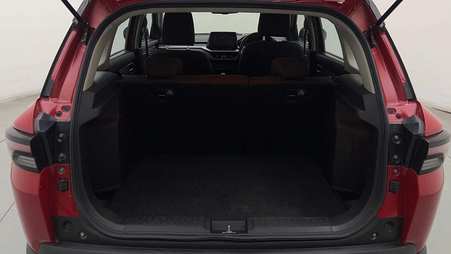 Used 2024 Maruti Suzuki Brezza Zxi Plus Dual Tone Petrol Manual interior DICKY INSIDE VIEW