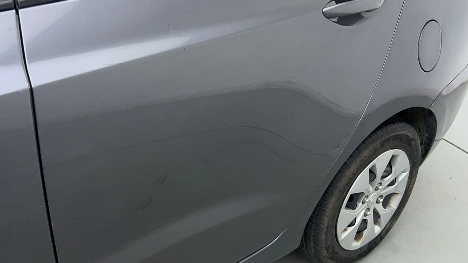Used 2018 Hyundai Xcent E+ CNG (Outside Fitted) Cng Manual dents MINOR SCRATCH