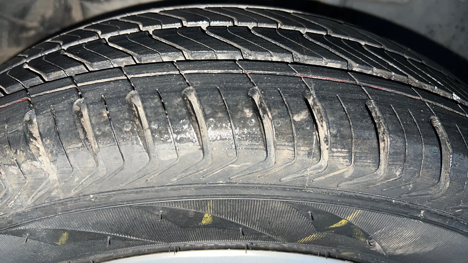 Used 2021 Renault Kwid RXT 1.0 AMT Opt Petrol Automatic tyres RIGHT FRONT TYRE TREAD VIEW
