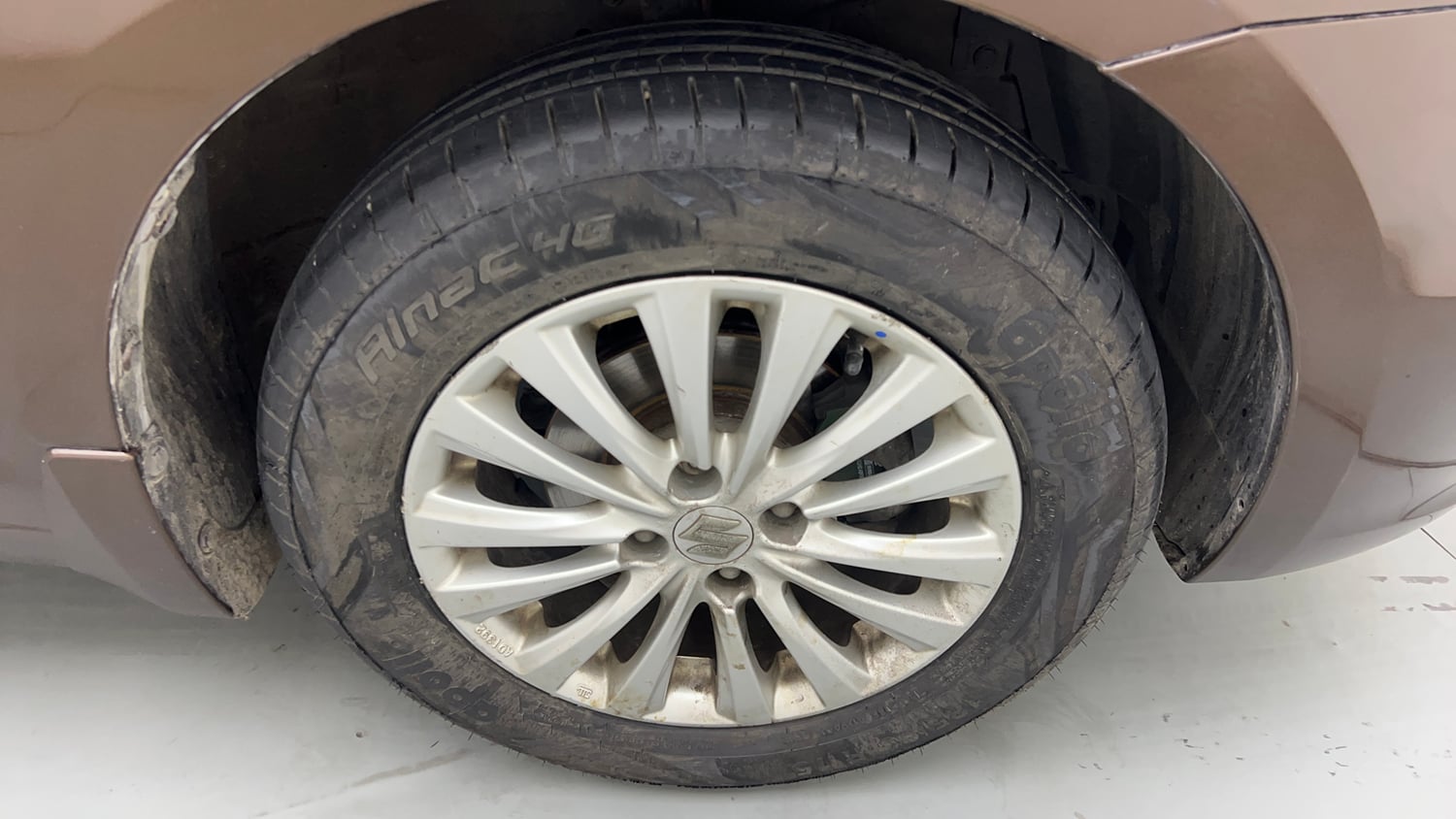 Used 2016 Maruti Suzuki Ciaz ZXi Petrol Manual tyres RIGHT FRONT TYRE RIM VIEW