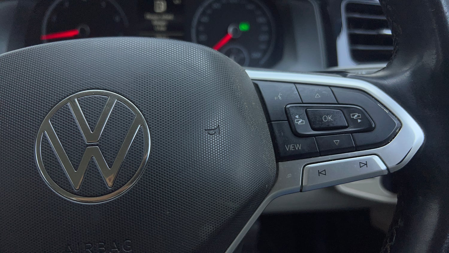 Used 2023 Volkswagen Virtus Highline 1.0 TSI AT Petrol Automatic top_features Cruise control