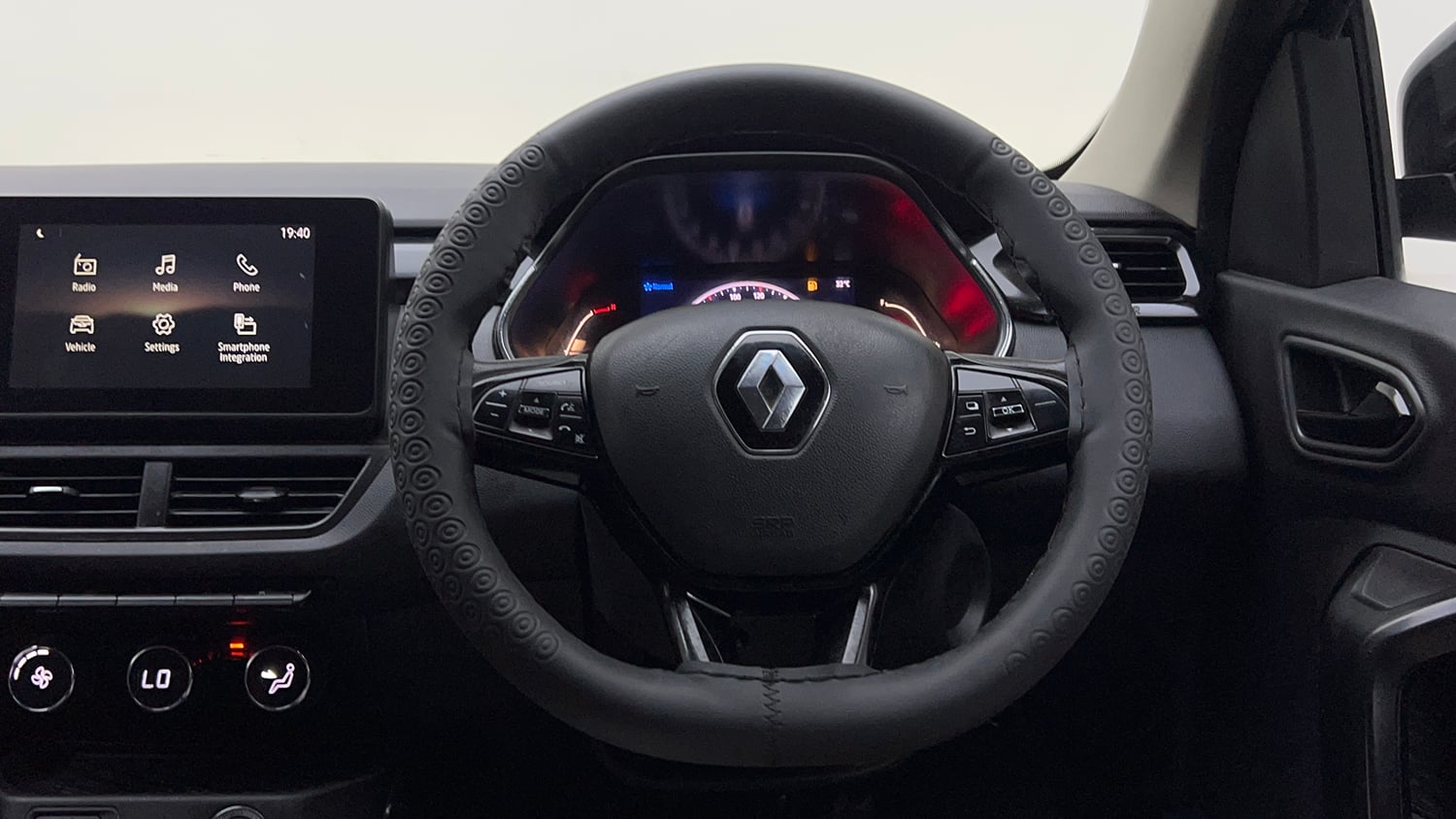 Used 2023 Renault Kiger RXZ MT Petrol Manual interior STEERING VIEW
