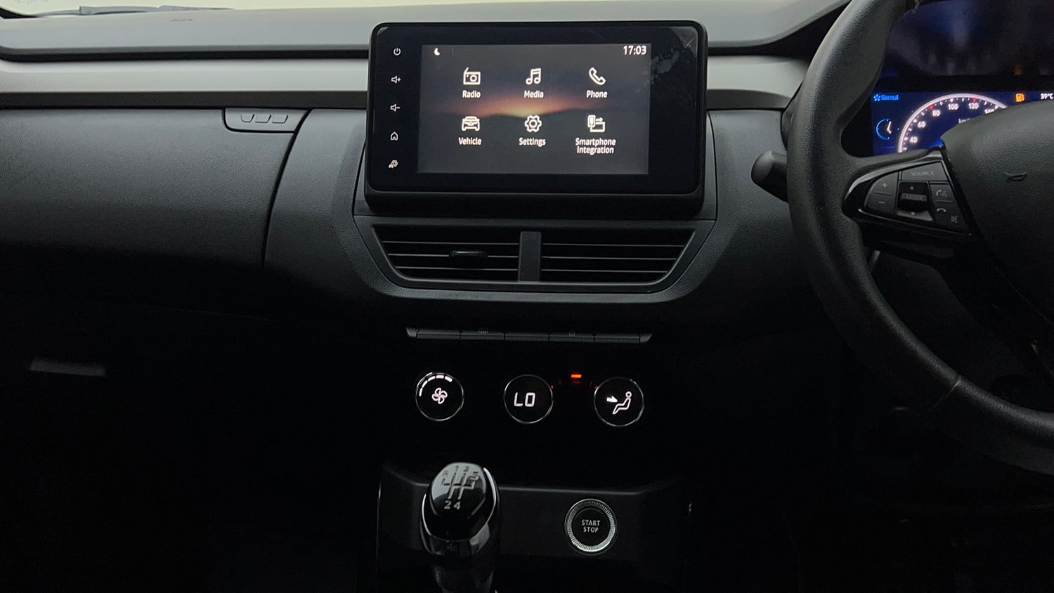 Used 2021 Renault Kiger RXZ MT Petrol Manual interior MUSIC SYSTEM & AC CONTROL VIEW