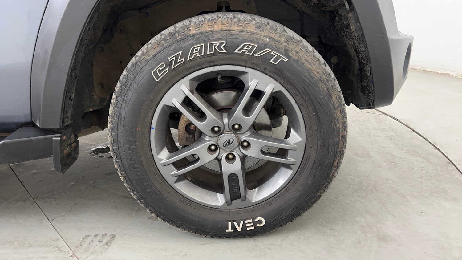 Used 2022 mahindra Thar LX Hard Top Petrol MT 4WD Petrol Manual tyres RIGHT FRONT TYRE RIM VIEW