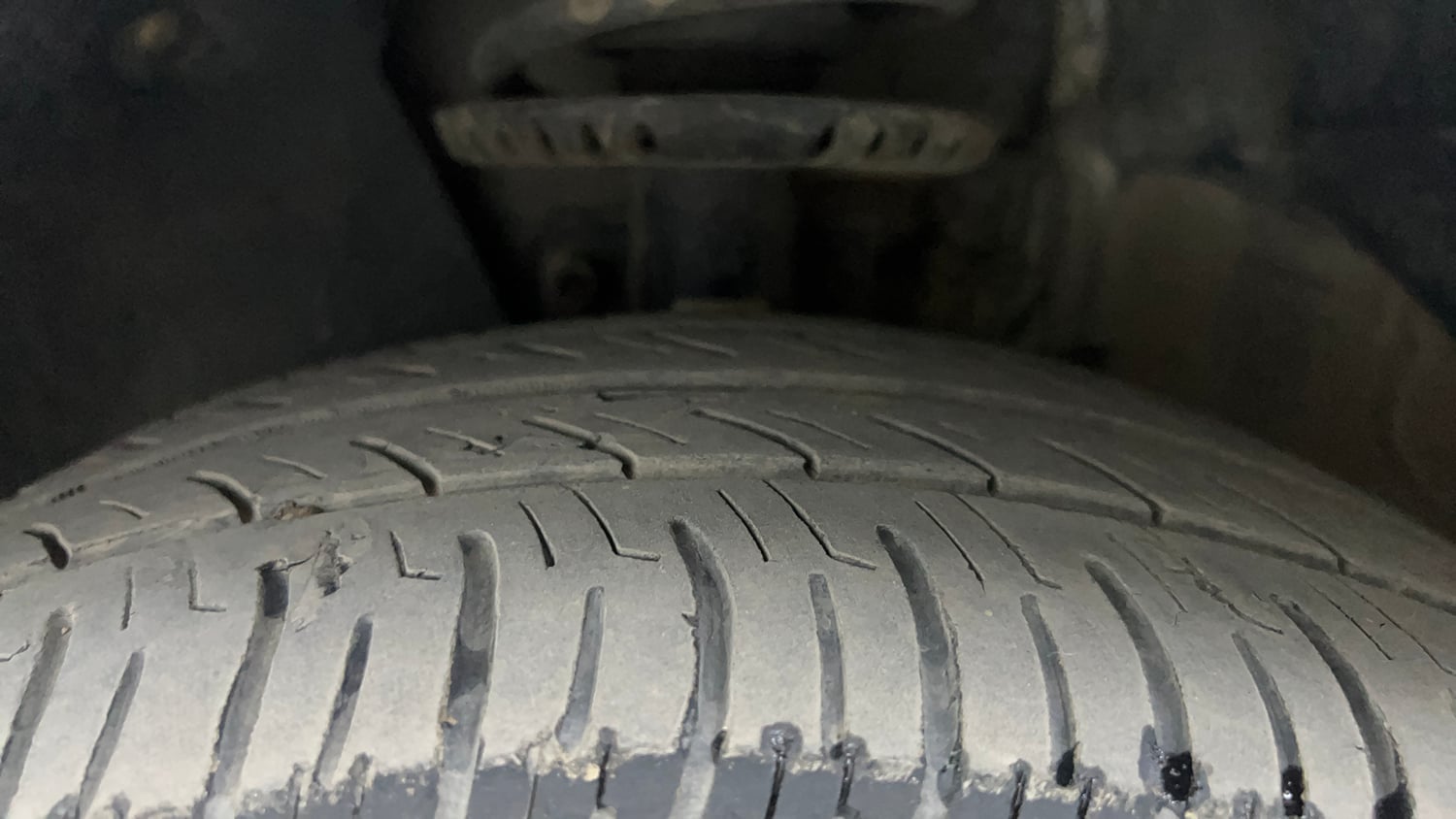 Used 2017 Volkswagen Polo Comfortline 1.2L (P) Petrol Manual tyres LEFT FRONT TYRE TREAD VIEW