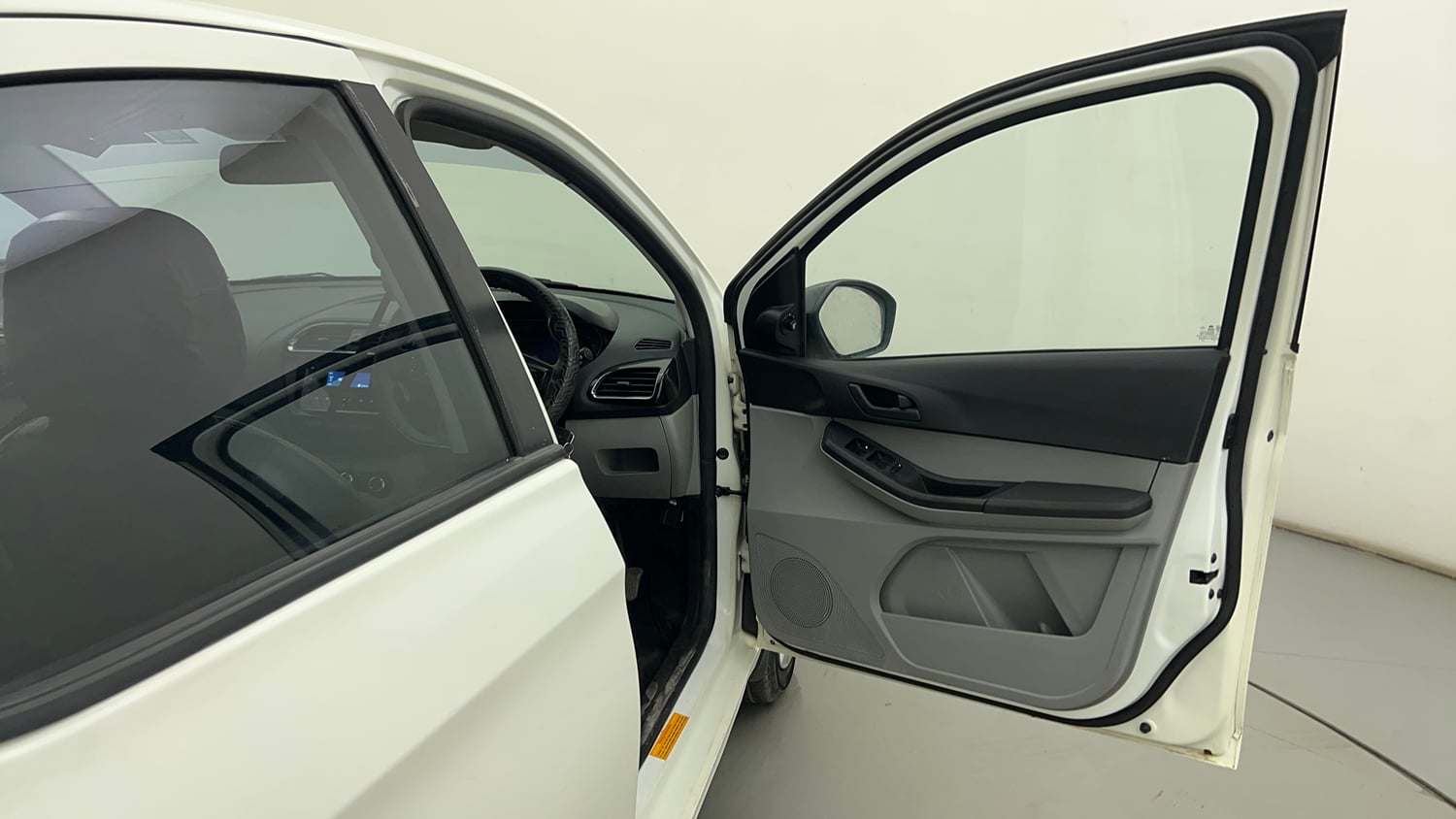Used 2024 Tata Tiago XT CNG Cng Manual interior RIGHT FRONT DOOR OPEN VIEW