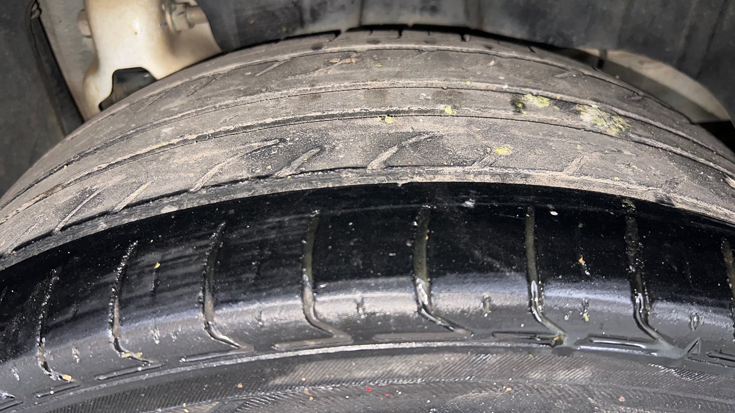 Used 2019 Mahindra XUV 300 1.5 W8 (O) Diesel Manual tyres LEFT REAR TYRE TREAD VIEW