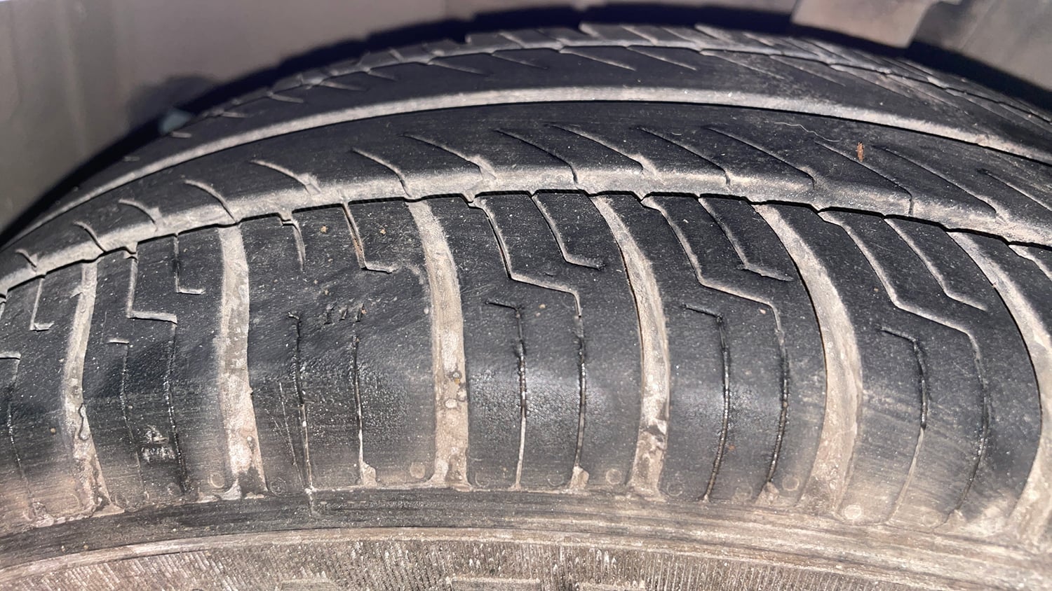 Used 2022 Datsun Redi-GO T(O) 1.0 Petrol Manual tyres LEFT FRONT TYRE TREAD VIEW