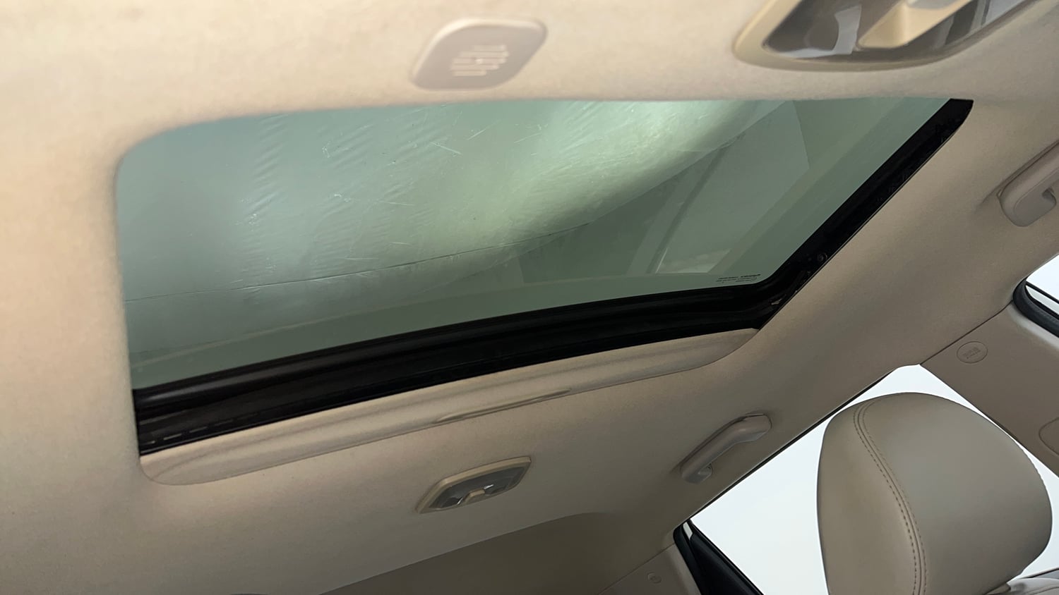 Used 2019 Mahindra XUV 300 1.5 W8 (O) Diesel Manual top_features Sunroof