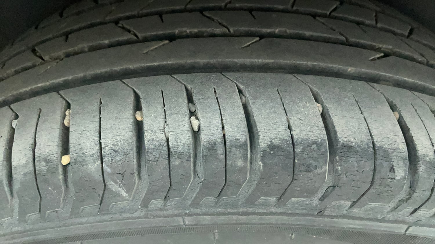 Used 2024 Skoda Slavia Ambition 1.0L TSI AT Petrol Automatic tyres RIGHT REAR TYRE TREAD VIEW