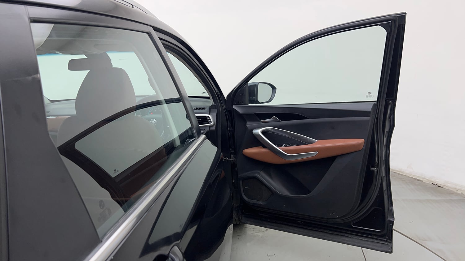 Used 2020 MG Motors Hector Plus Sharp 1.5 DCT Petrol Petrol Automatic interior RIGHT FRONT DOOR OPEN VIEW