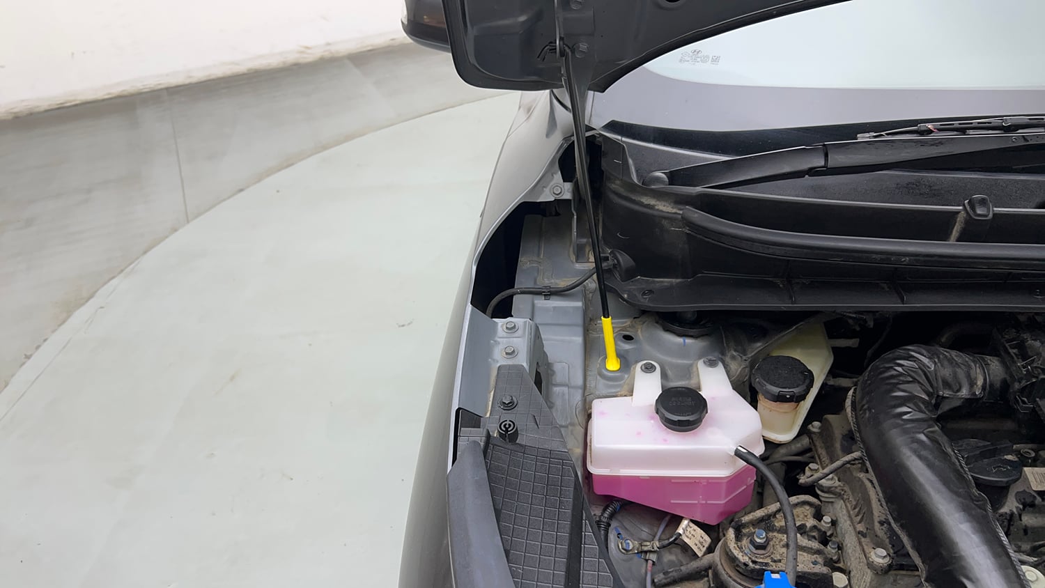 Used 2025 Hyundai Exter S Plus 1.2 AMT Petrol Automatic engine ENGINE RIGHT SIDE HINGE & APRON VIEW