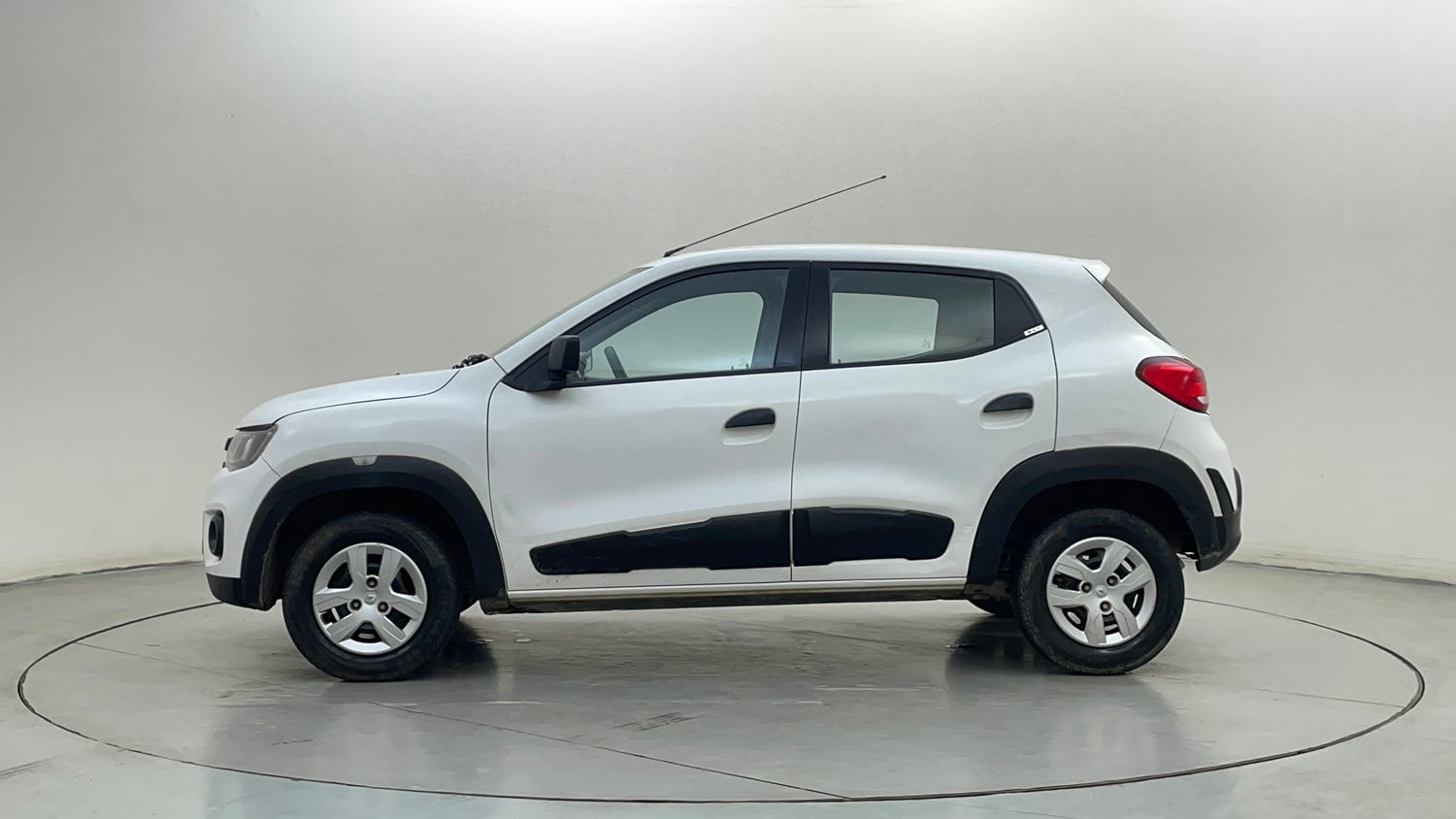 Used 2015 Renault Kwid RXT Petrol Manual exterior LEFT SIDE VIEW