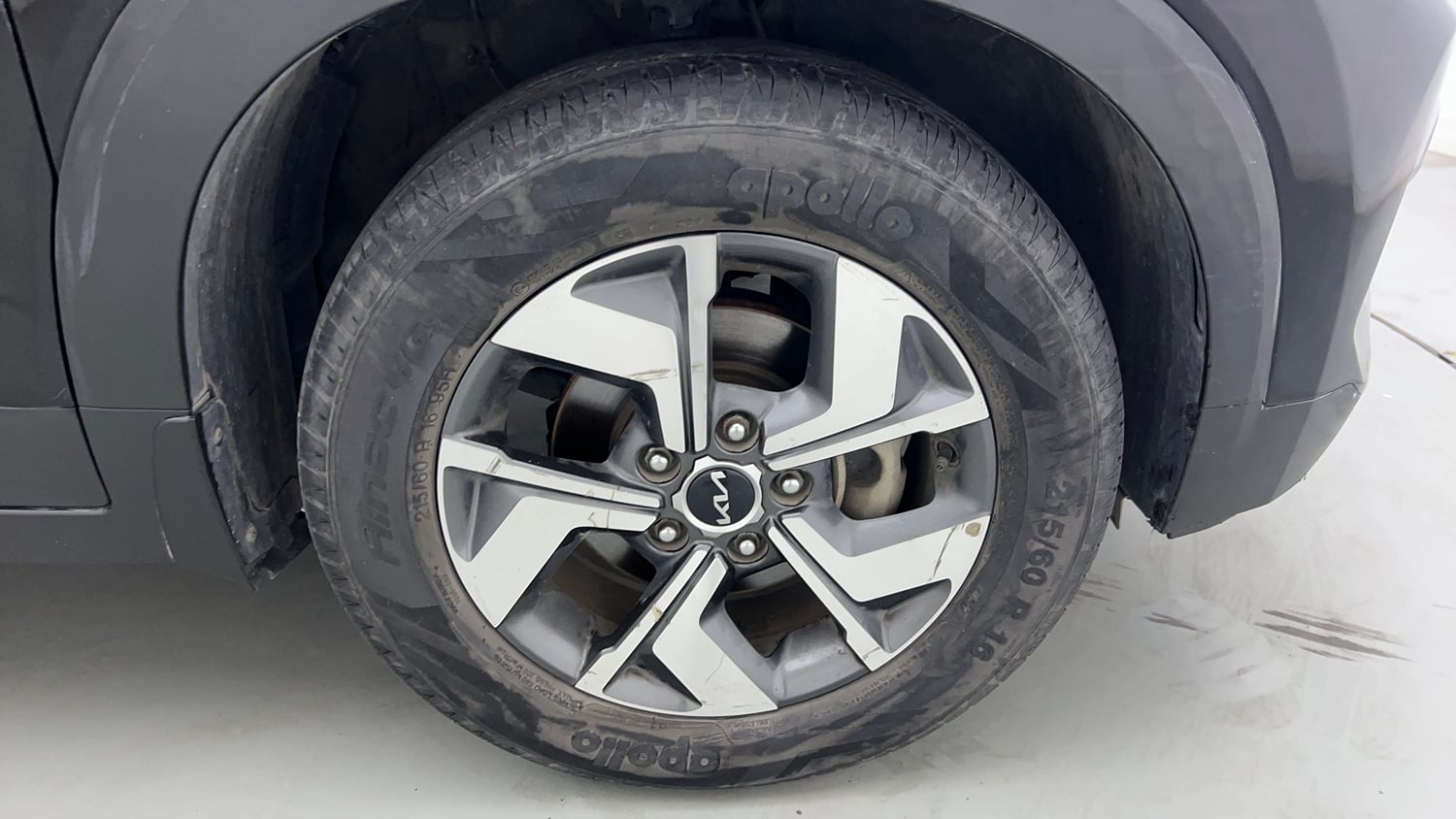 Used 2022 Kia Sonet HTX 1.5 AT Diesel Automatic tyres RIGHT FRONT TYRE RIM VIEW
