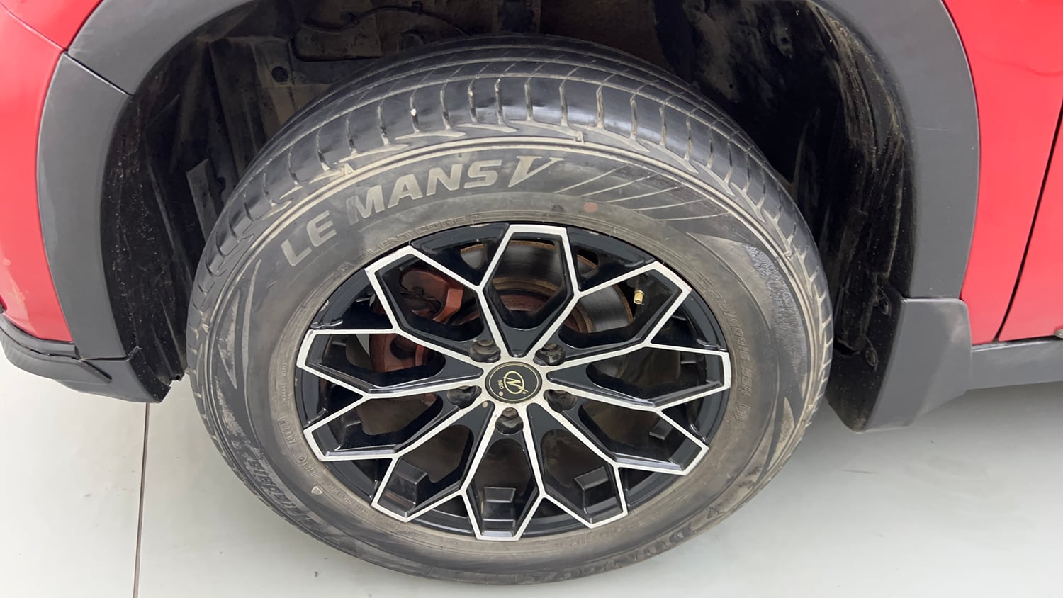 Used 2020 maruti-suzuki Vitara Brezza VXi Petrol Manual tyres LEFT FRONT TYRE RIM VIEW