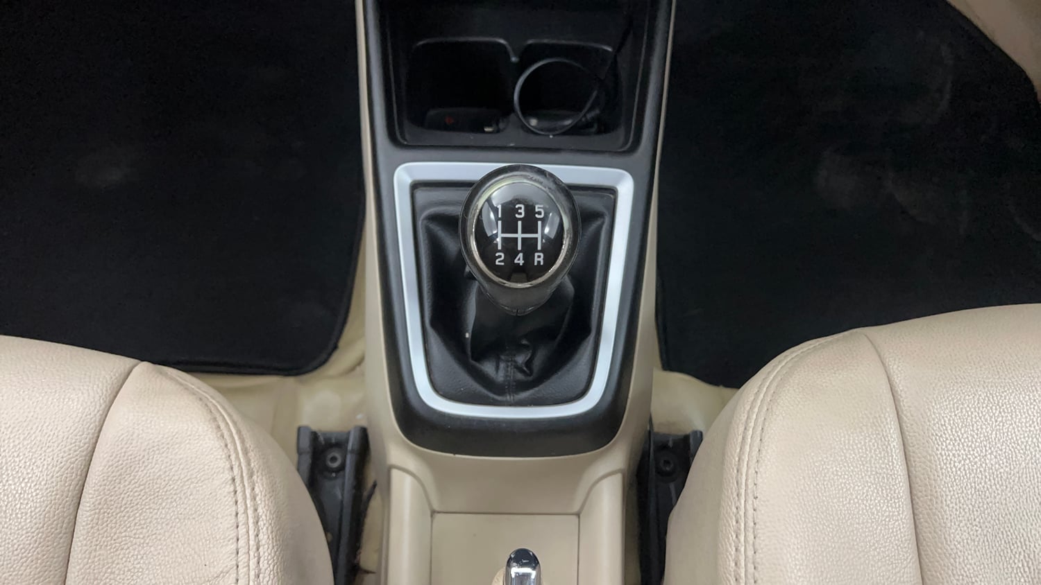 Used 2018 Maruti Suzuki Dzire VXi Petrol Manual interior GEAR  KNOB VIEW