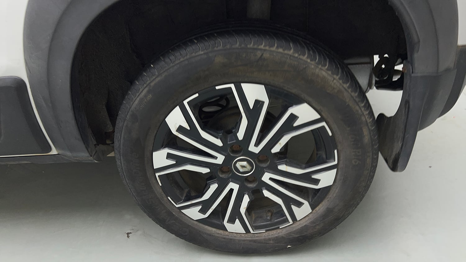 Used 2021 Renault Kiger RXZ MT Petrol Manual tyres LEFT REAR TYRE RIM VIEW