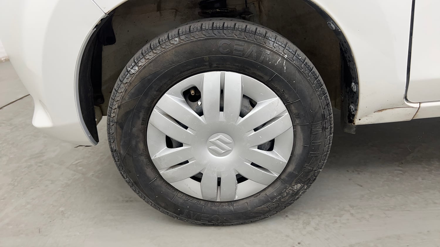 Used 2014 Maruti Suzuki Alto 800 Lxi Petrol Manual tyres LEFT FRONT TYRE RIM VIEW