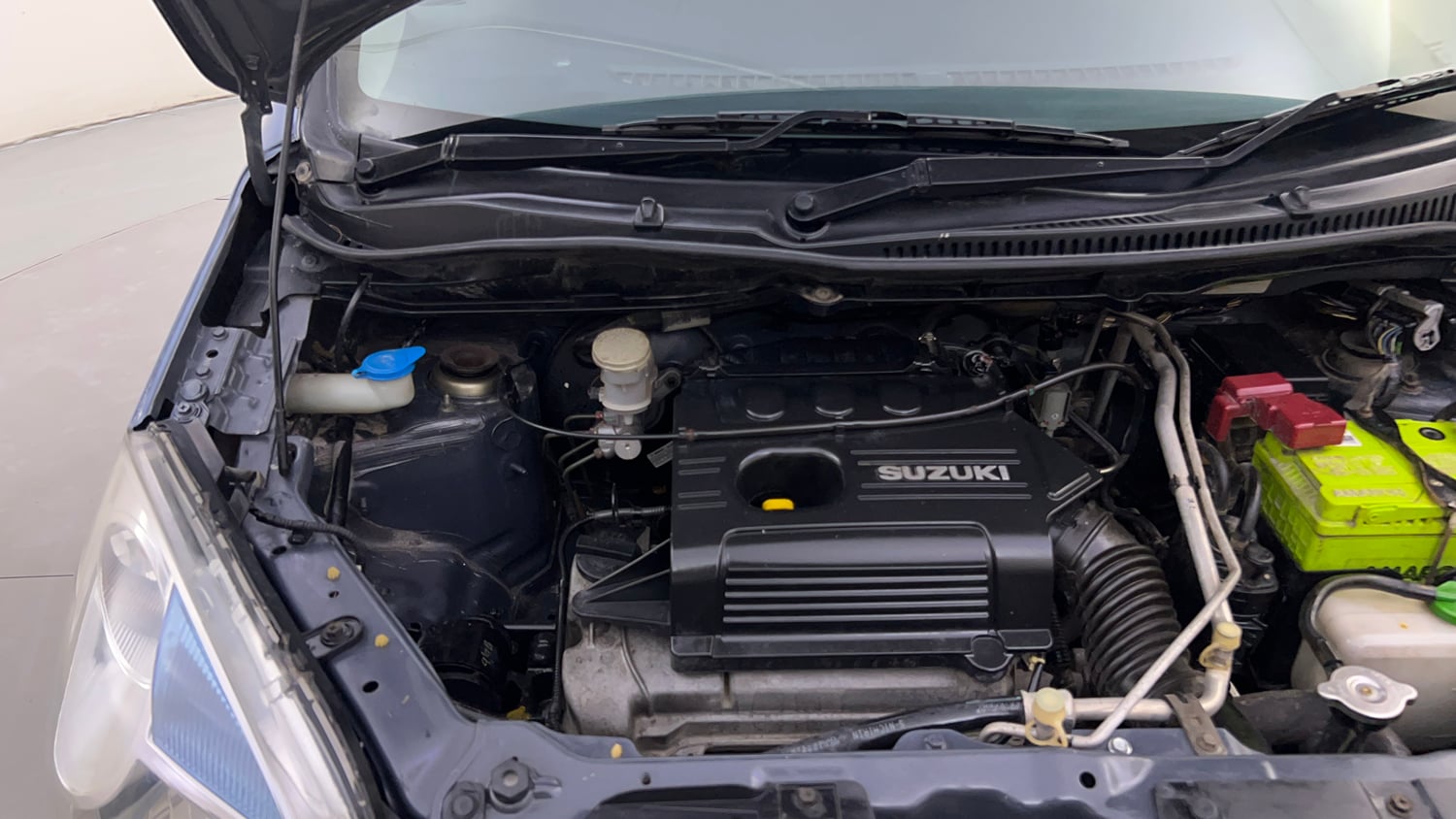 Used 2012 Maruti Suzuki Wagon R LXi Petrol Manual engine ENGINE RIGHT SIDE HINGE & APRON VIEW
