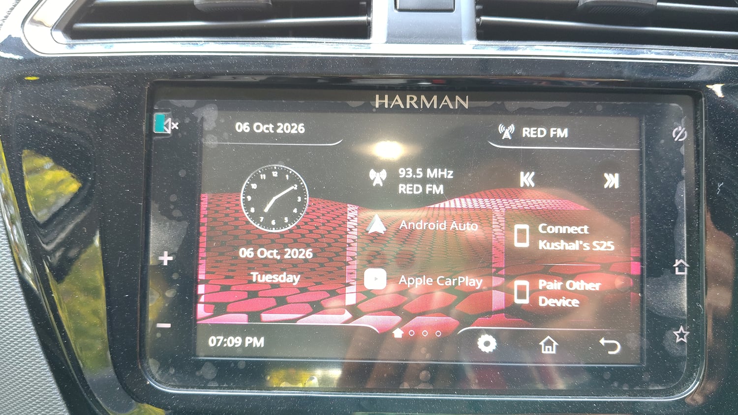 Used 2025 Tata Tiago XT Petrol Manual top_features Integrated (in-dash) music system