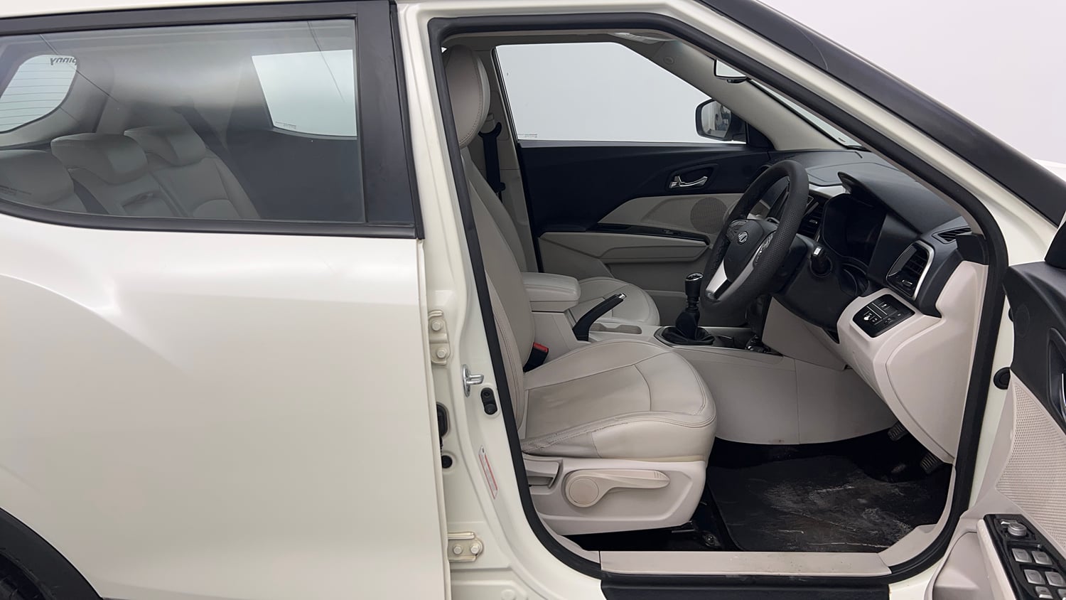 Used 2019 Mahindra XUV 300 1.5 W8 (O) Diesel Manual interior RIGHT SIDE FRONT DOOR CABIN VIEW