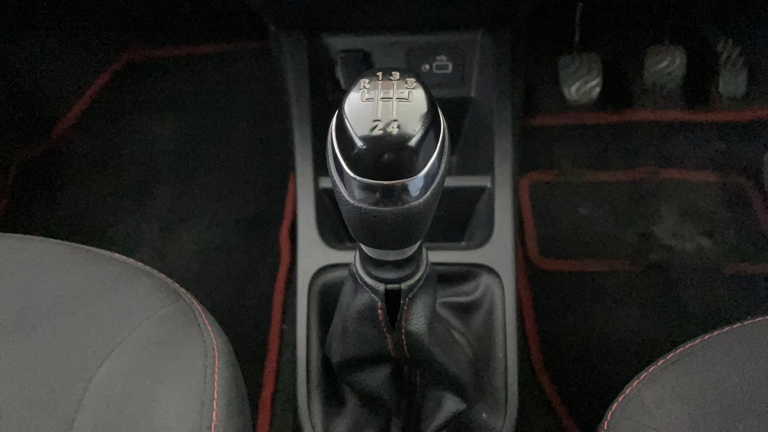 Used 2020 Renault Kwid RXT Petrol Manual interior GEAR  KNOB VIEW
