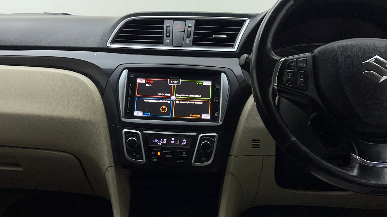 Used 2017 Maruti Suzuki Ciaz Alpha 1.4 MT Petrol Manual interior MUSIC SYSTEM & AC CONTROL VIEW