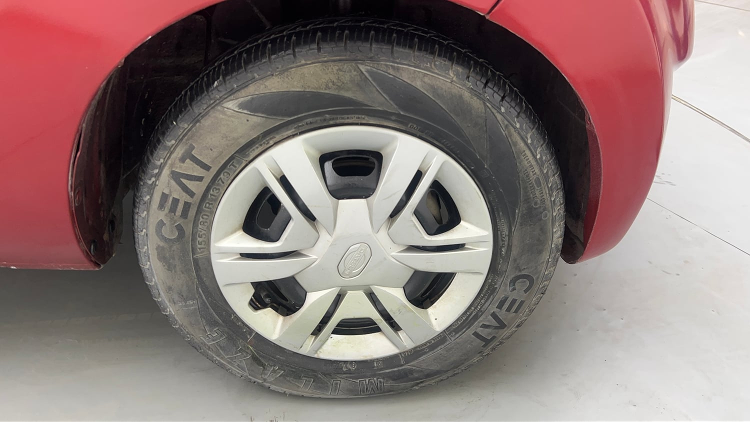 Used 2018 Datsun Redi-GO T(O) 1.0 AMT Petrol Automatic tyres RIGHT FRONT TYRE RIM VIEW
