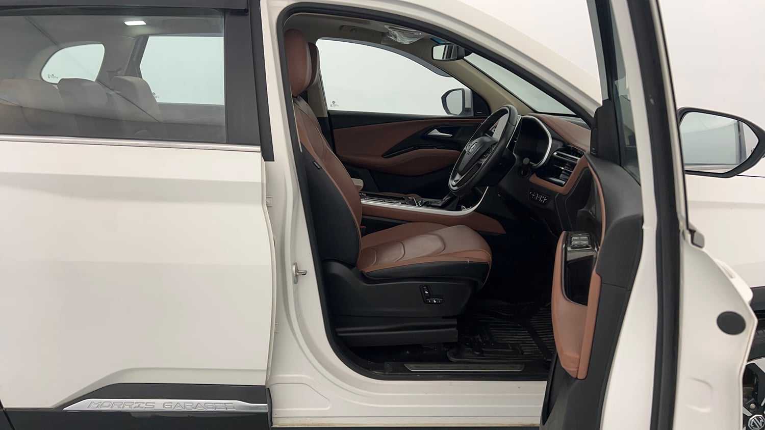 Used 2023 MG Motors Hector Plus Savvy Pro 1.5 Turbo Petrol CVT 7 STR Petrol Automatic interior RIGHT SIDE FRONT DOOR CABIN VIEW