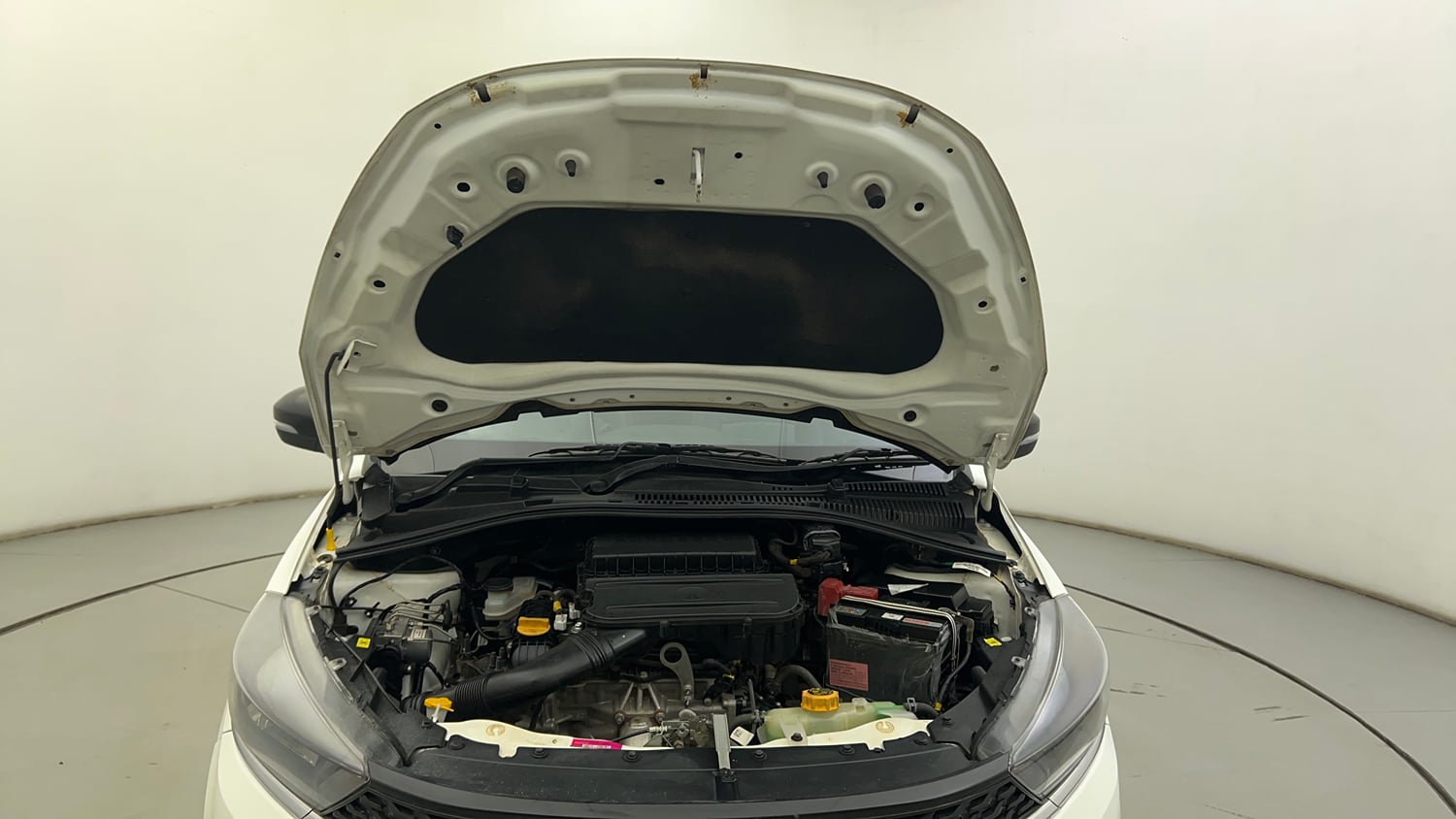 Used 2024 Tata Tiago XT CNG Cng Manual engine ENGINE & BONNET OPEN FRONT VIEW