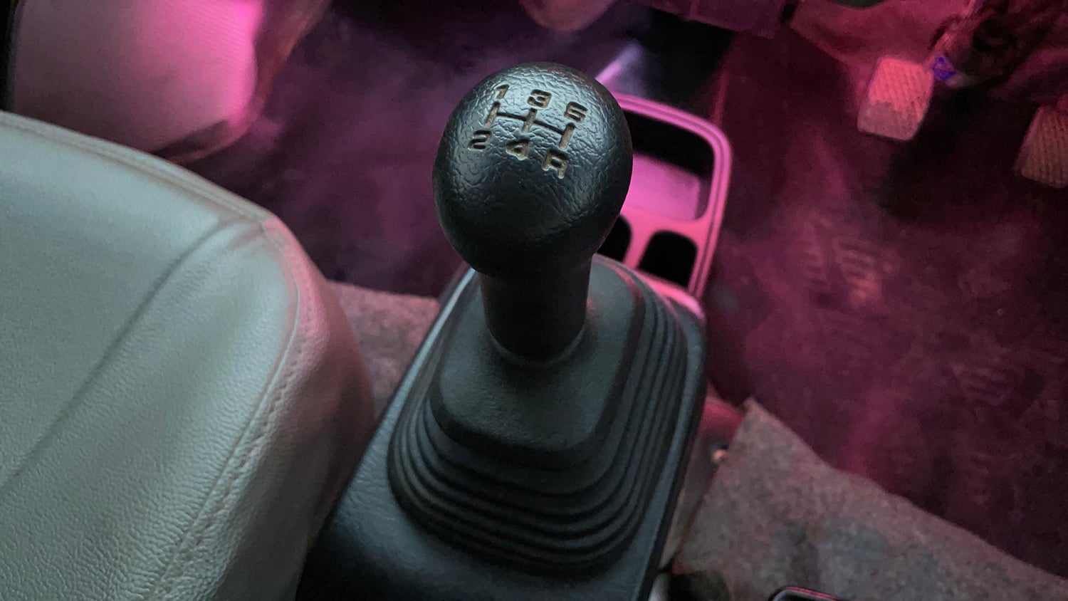 Used 2021 Maruti Suzuki Eeco 5 STR WITH A/C+HTR Petrol Manual interior GEAR  KNOB VIEW